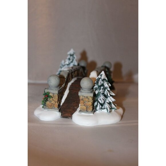 Dept 56 Village Accessories - Stone Footbridge - Picture 4 of 6